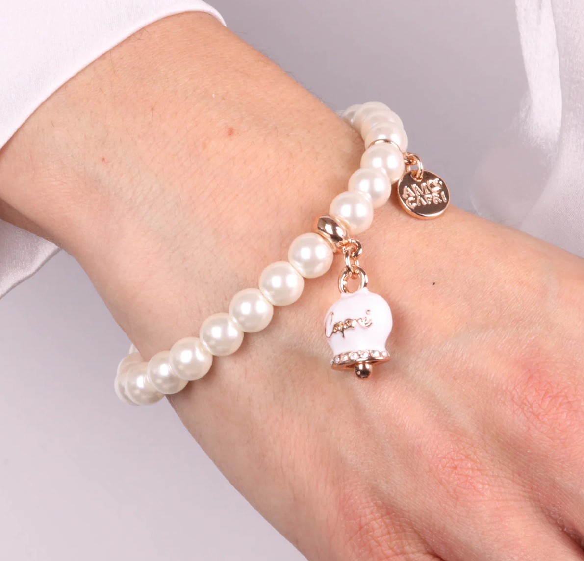 BRACCIALI CON PERLE CON CAMPANELLE SMALTATE AMO CAPRI