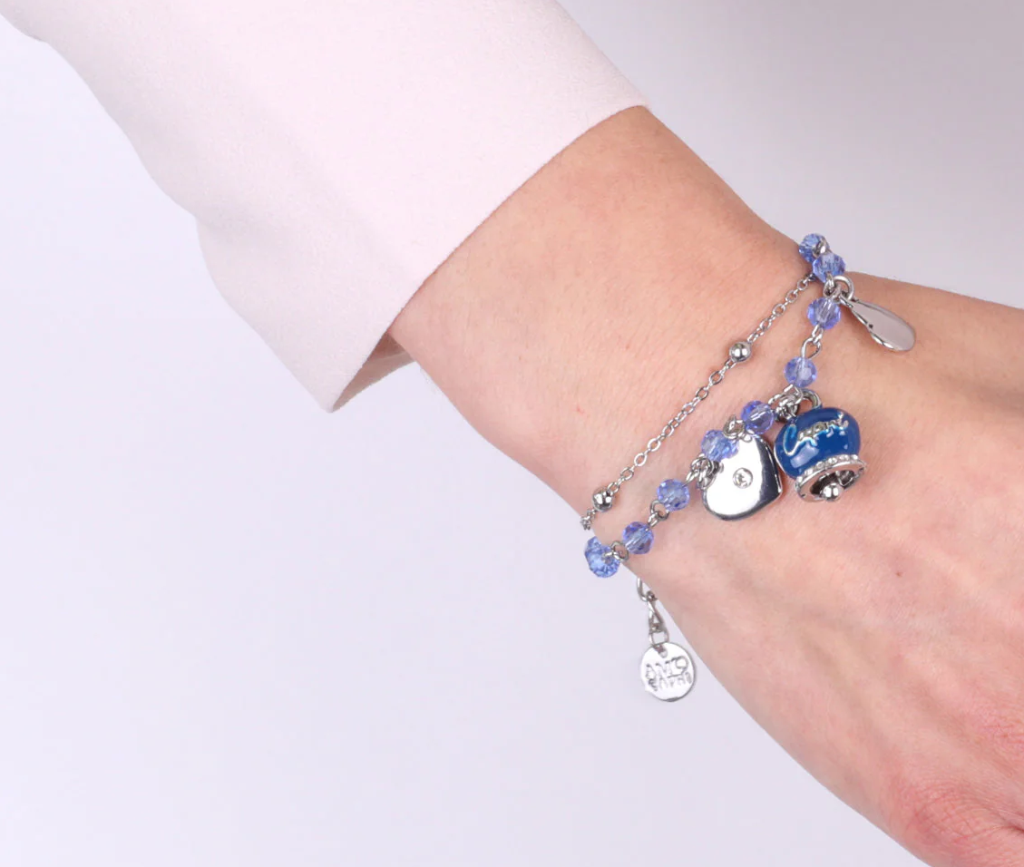 BRACCIALE CON CAMPANELLA SMALTATA BLU E CUORI PENDENTI AMO CAPRI